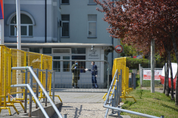 “Новости” на лицу места: У привременој КОВИД болници у Крушевцу постоје три зоне и пет улаза; Тренутно смештено 27 пацијената (ФОТО)